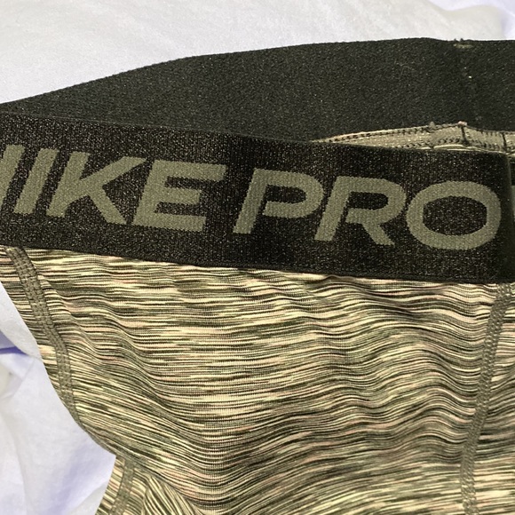 Small Nike Pro capri - new never worn - Picture 3 of 4
